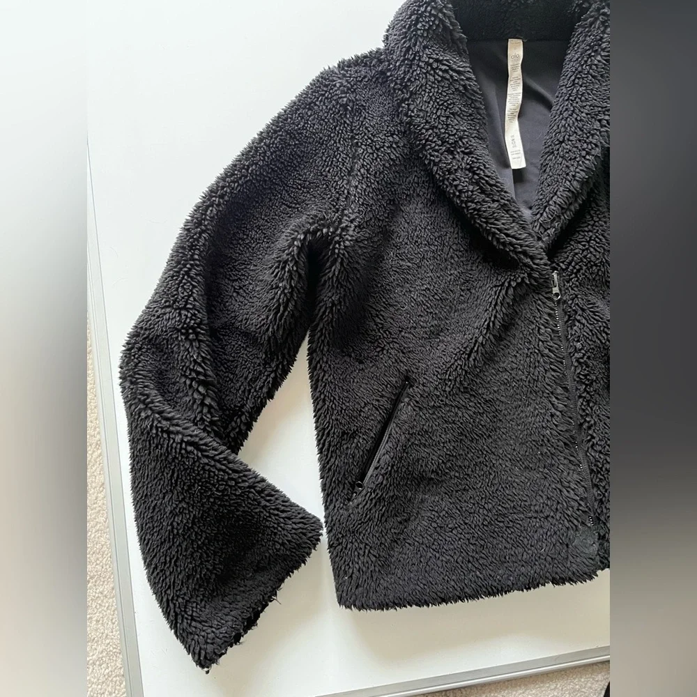 ALO Yoga cozy stylish